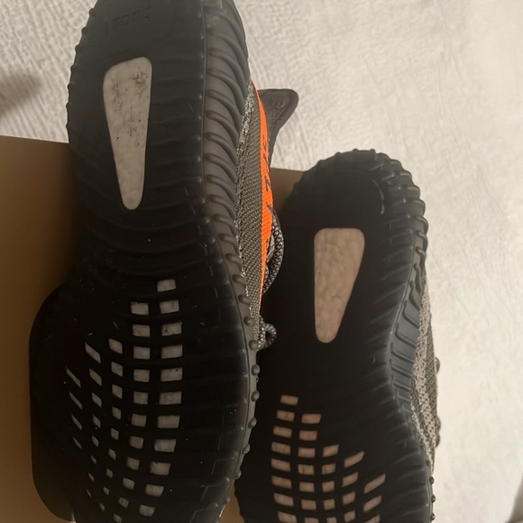 Yeezy Boost 350 V2 'Carbon Beluga' - Picture 12 of 12